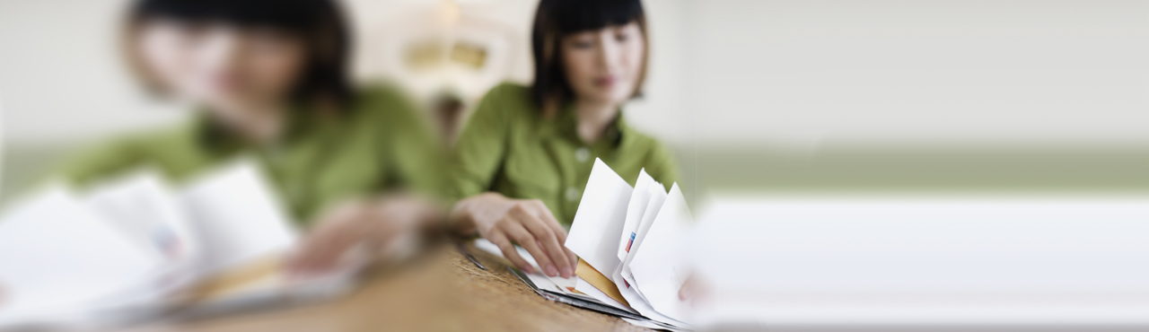 Women reading mails