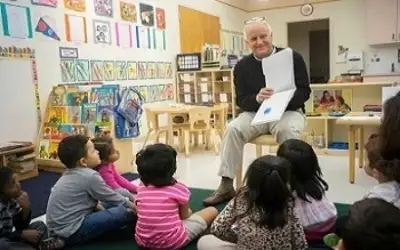CEO Marc Lautenbach reads to children as part of Pitney Bowes Dedication to Education literacy program