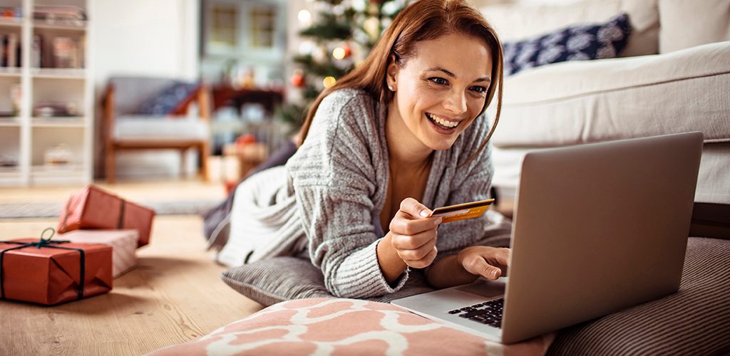 women buying something online